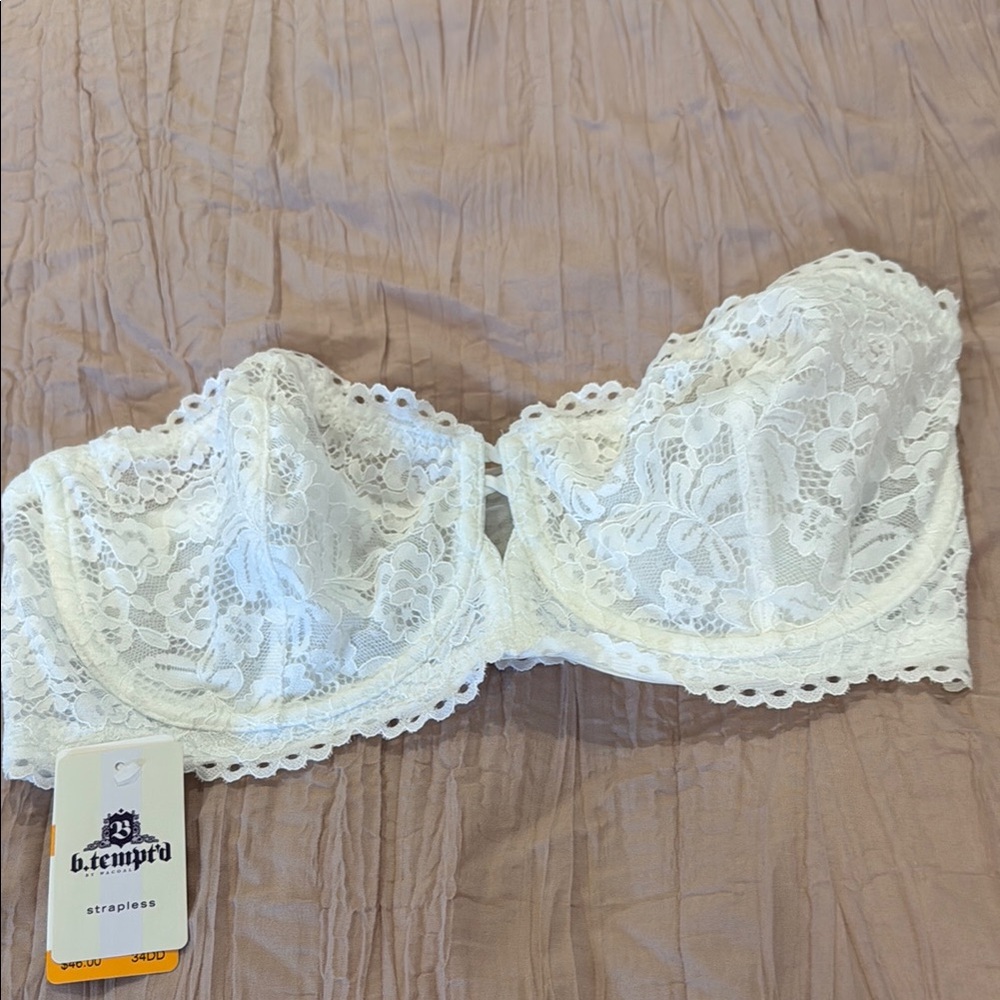 NWT B TEMPTED White Lace Strapless Bra
